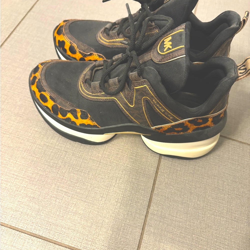 Michael Kor shoes, like new wore once!